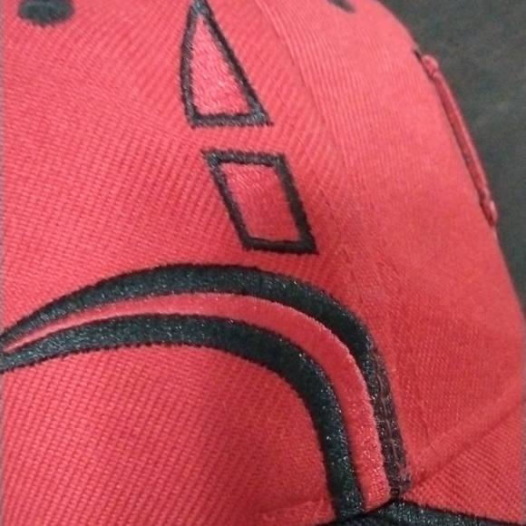 City-hunter hat color red black embroidery in excellent condition - Picture 8 of 8